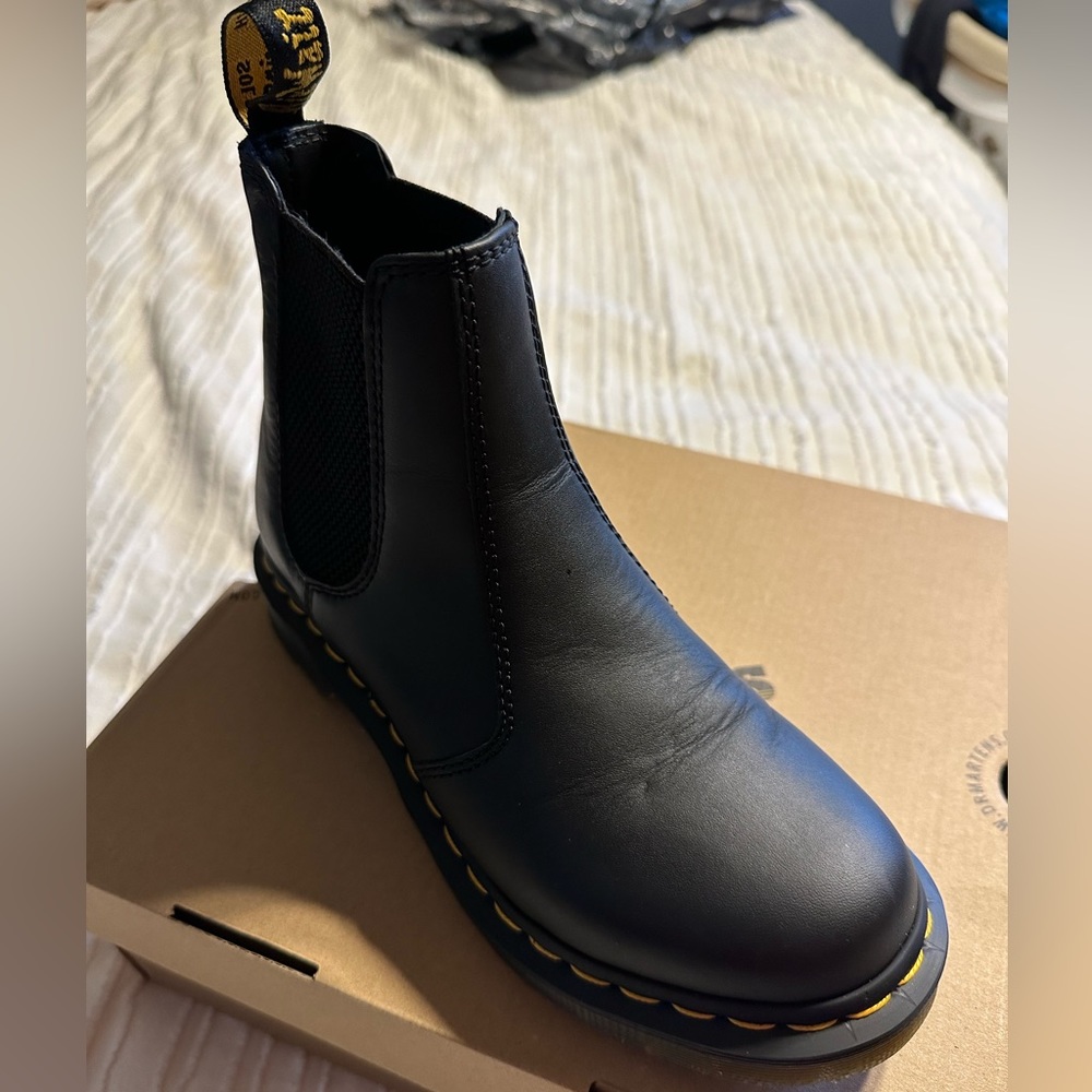 Dr. Martens 2976 Chelsea Boot Nappa